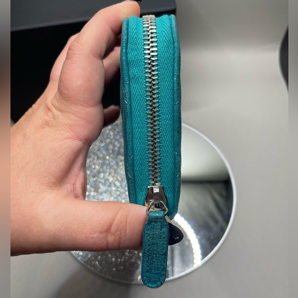 ❌SOLD❌ EUC Authentic CHANEL Quilted Metallic Turquoise Wallet - Picture 5 of 11